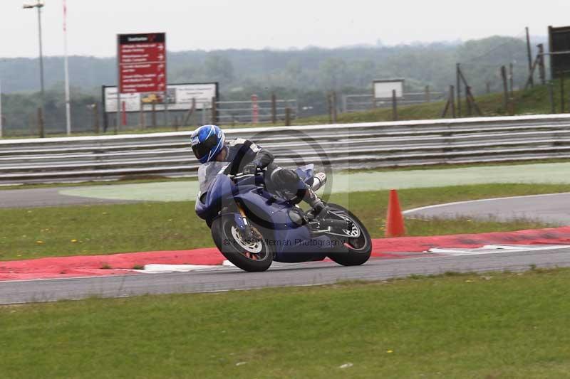 Motorcycle action photographs;Trackday digital images;event digital images;eventdigitalimages;no limits trackday;peter wileman photography;snetterton;snetterton circuit norfolk;snetterton photographs;trackday;trackday photos