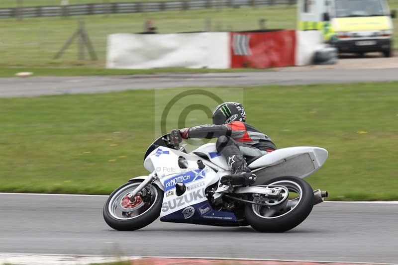 Motorcycle action photographs;Trackday digital images;event digital images;eventdigitalimages;no limits trackday;peter wileman photography;snetterton;snetterton circuit norfolk;snetterton photographs;trackday;trackday photos