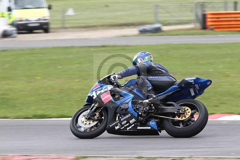 Motorcycle action photographs;Trackday digital images;event digital images;eventdigitalimages;no limits trackday;peter wileman photography;snetterton;snetterton circuit norfolk;snetterton photographs;trackday;trackday photos