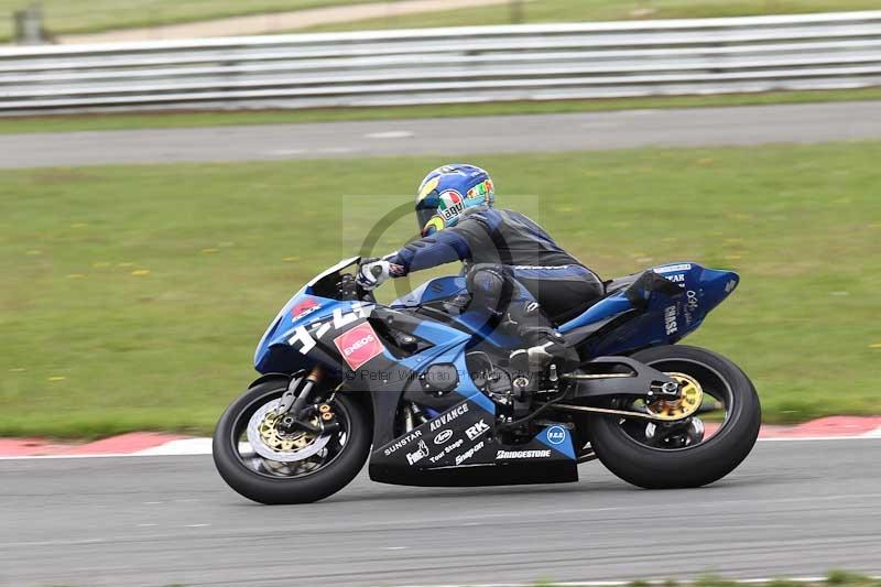 Motorcycle action photographs;Trackday digital images;event digital images;eventdigitalimages;no limits trackday;peter wileman photography;snetterton;snetterton circuit norfolk;snetterton photographs;trackday;trackday photos