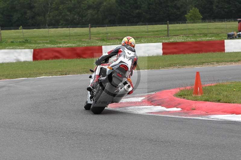 Motorcycle action photographs;Trackday digital images;event digital images;eventdigitalimages;no limits trackday;peter wileman photography;snetterton;snetterton circuit norfolk;snetterton photographs;trackday;trackday photos
