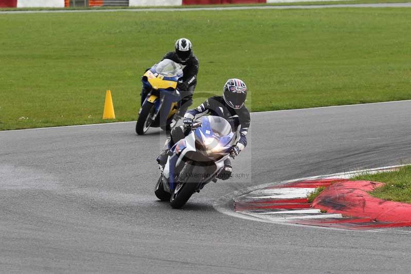 Motorcycle action photographs;Trackday digital images;event digital images;eventdigitalimages;no limits trackday;peter wileman photography;snetterton;snetterton circuit norfolk;snetterton photographs;trackday;trackday photos