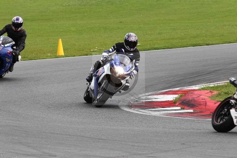 Motorcycle action photographs;Trackday digital images;event digital images;eventdigitalimages;no limits trackday;peter wileman photography;snetterton;snetterton circuit norfolk;snetterton photographs;trackday;trackday photos