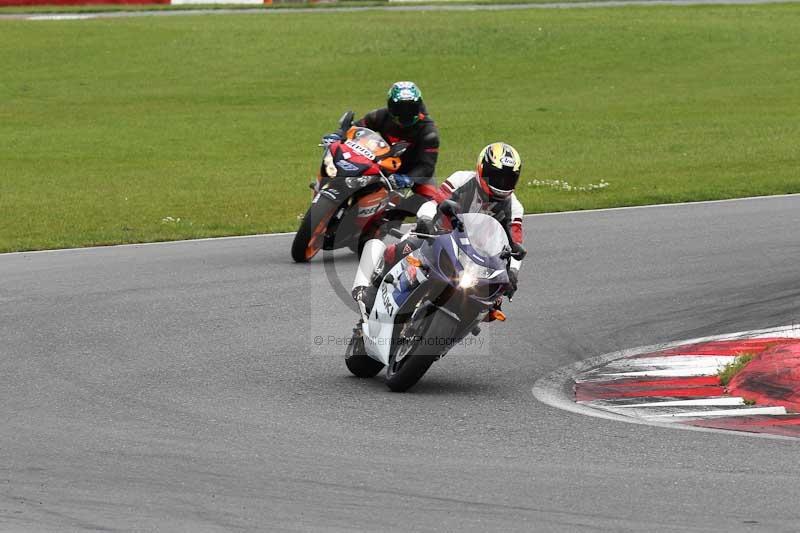 Motorcycle action photographs;Trackday digital images;event digital images;eventdigitalimages;no limits trackday;peter wileman photography;snetterton;snetterton circuit norfolk;snetterton photographs;trackday;trackday photos