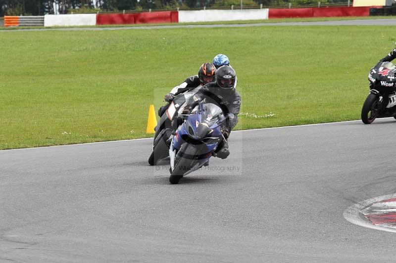 Motorcycle action photographs;Trackday digital images;event digital images;eventdigitalimages;no limits trackday;peter wileman photography;snetterton;snetterton circuit norfolk;snetterton photographs;trackday;trackday photos