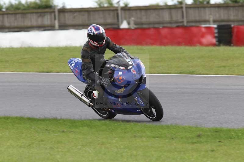 Motorcycle action photographs;Trackday digital images;event digital images;eventdigitalimages;no limits trackday;peter wileman photography;snetterton;snetterton circuit norfolk;snetterton photographs;trackday;trackday photos