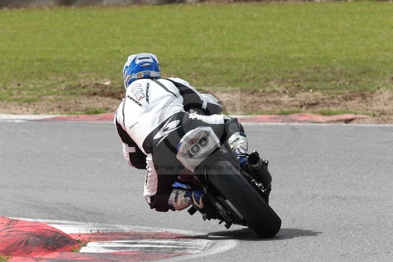 Motorcycle action photographs;Trackday digital images;event digital images;eventdigitalimages;no limits trackday;peter wileman photography;snetterton;snetterton circuit norfolk;snetterton photographs;trackday;trackday photos
