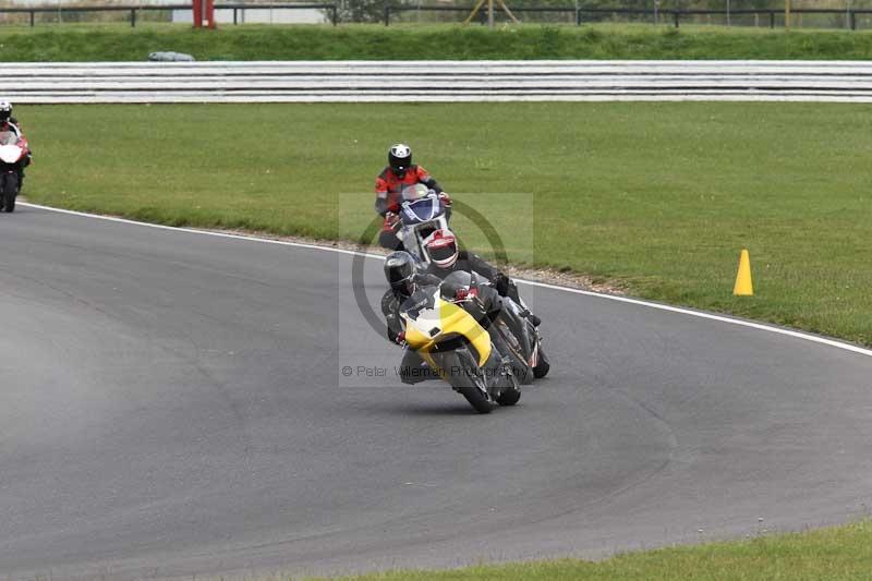 Motorcycle action photographs;Trackday digital images;event digital images;eventdigitalimages;no limits trackday;peter wileman photography;snetterton;snetterton circuit norfolk;snetterton photographs;trackday;trackday photos