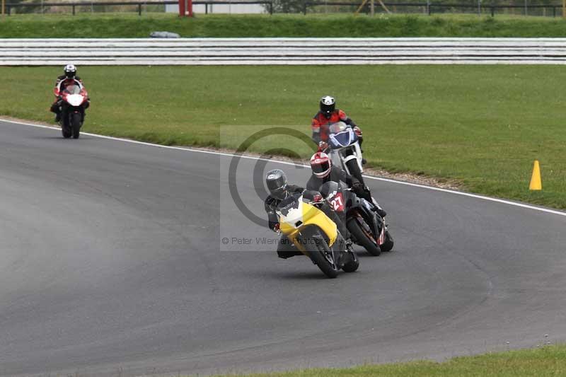 Motorcycle action photographs;Trackday digital images;event digital images;eventdigitalimages;no limits trackday;peter wileman photography;snetterton;snetterton circuit norfolk;snetterton photographs;trackday;trackday photos