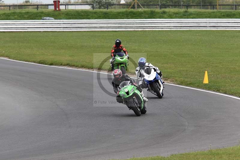 Motorcycle action photographs;Trackday digital images;event digital images;eventdigitalimages;no limits trackday;peter wileman photography;snetterton;snetterton circuit norfolk;snetterton photographs;trackday;trackday photos