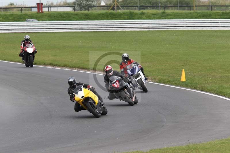 Motorcycle action photographs;Trackday digital images;event digital images;eventdigitalimages;no limits trackday;peter wileman photography;snetterton;snetterton circuit norfolk;snetterton photographs;trackday;trackday photos