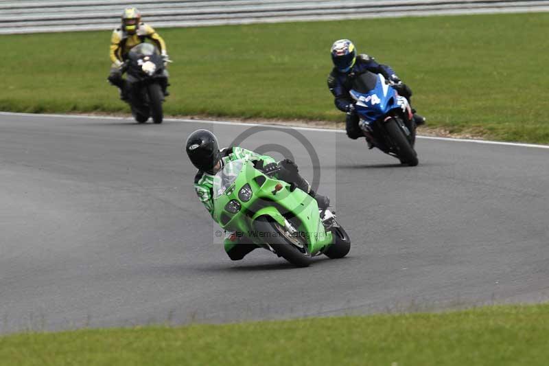 Motorcycle action photographs;Trackday digital images;event digital images;eventdigitalimages;no limits trackday;peter wileman photography;snetterton;snetterton circuit norfolk;snetterton photographs;trackday;trackday photos