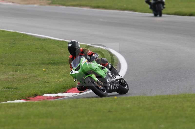 Motorcycle action photographs;Trackday digital images;event digital images;eventdigitalimages;no limits trackday;peter wileman photography;snetterton;snetterton circuit norfolk;snetterton photographs;trackday;trackday photos
