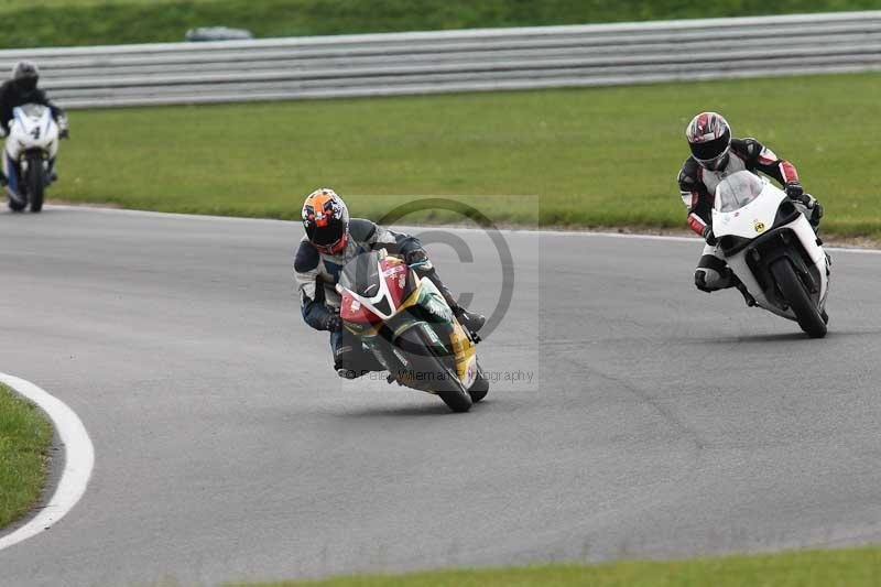 Motorcycle action photographs;Trackday digital images;event digital images;eventdigitalimages;no limits trackday;peter wileman photography;snetterton;snetterton circuit norfolk;snetterton photographs;trackday;trackday photos
