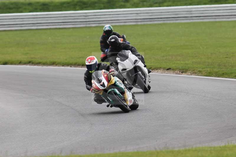 Motorcycle action photographs;Trackday digital images;event digital images;eventdigitalimages;no limits trackday;peter wileman photography;snetterton;snetterton circuit norfolk;snetterton photographs;trackday;trackday photos