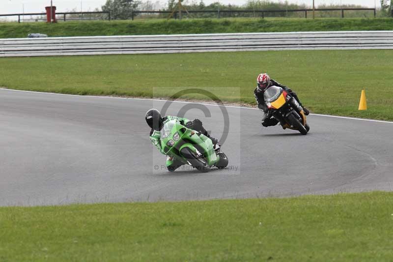 Motorcycle action photographs;Trackday digital images;event digital images;eventdigitalimages;no limits trackday;peter wileman photography;snetterton;snetterton circuit norfolk;snetterton photographs;trackday;trackday photos