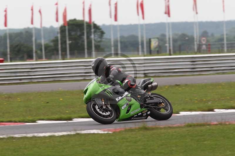Motorcycle action photographs;Trackday digital images;event digital images;eventdigitalimages;no limits trackday;peter wileman photography;snetterton;snetterton circuit norfolk;snetterton photographs;trackday;trackday photos