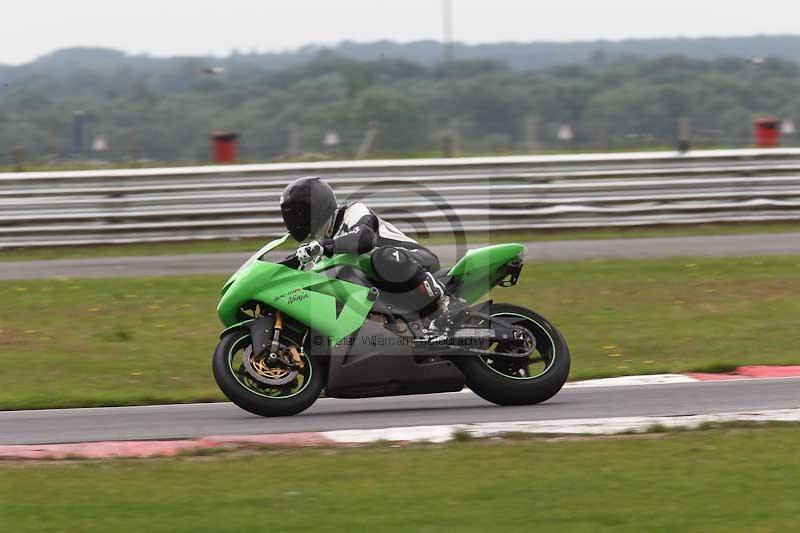 Motorcycle action photographs;Trackday digital images;event digital images;eventdigitalimages;no limits trackday;peter wileman photography;snetterton;snetterton circuit norfolk;snetterton photographs;trackday;trackday photos