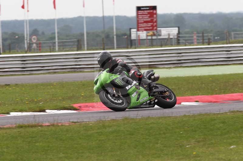 Motorcycle action photographs;Trackday digital images;event digital images;eventdigitalimages;no limits trackday;peter wileman photography;snetterton;snetterton circuit norfolk;snetterton photographs;trackday;trackday photos