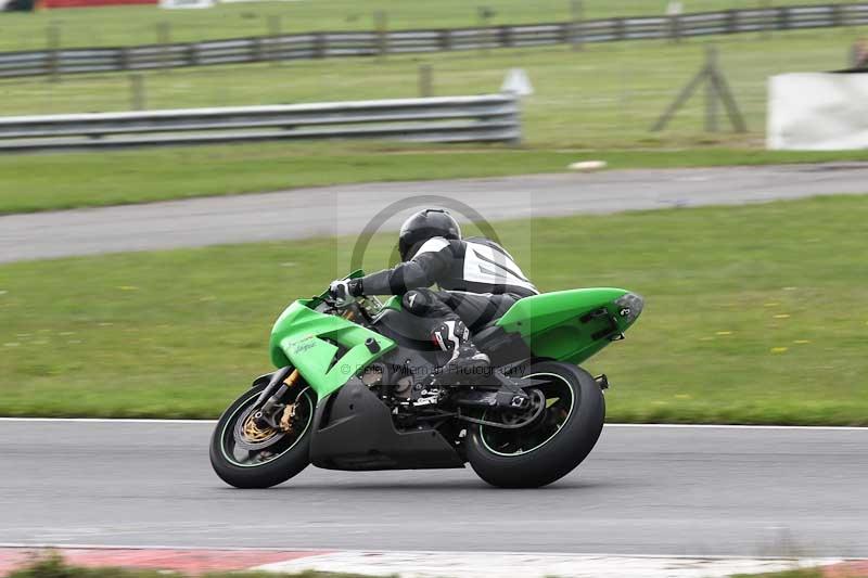 Motorcycle action photographs;Trackday digital images;event digital images;eventdigitalimages;no limits trackday;peter wileman photography;snetterton;snetterton circuit norfolk;snetterton photographs;trackday;trackday photos