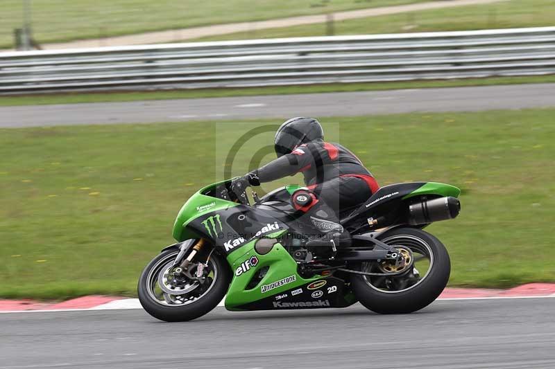 Motorcycle action photographs;Trackday digital images;event digital images;eventdigitalimages;no limits trackday;peter wileman photography;snetterton;snetterton circuit norfolk;snetterton photographs;trackday;trackday photos