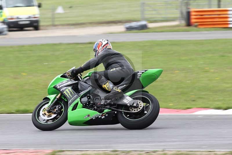 Motorcycle action photographs;Trackday digital images;event digital images;eventdigitalimages;no limits trackday;peter wileman photography;snetterton;snetterton circuit norfolk;snetterton photographs;trackday;trackday photos