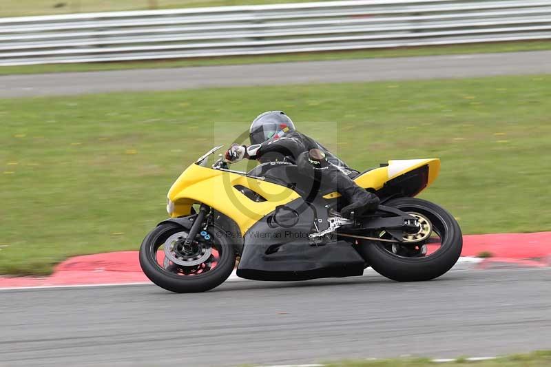 Motorcycle action photographs;Trackday digital images;event digital images;eventdigitalimages;no limits trackday;peter wileman photography;snetterton;snetterton circuit norfolk;snetterton photographs;trackday;trackday photos