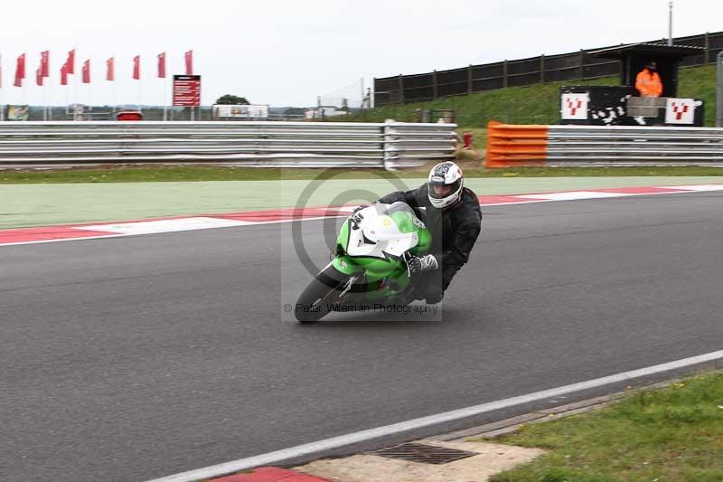 Motorcycle action photographs;Trackday digital images;event digital images;eventdigitalimages;no limits trackday;peter wileman photography;snetterton;snetterton circuit norfolk;snetterton photographs;trackday;trackday photos