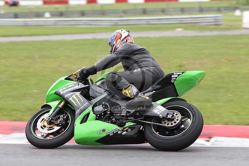 Motorcycle action photographs;Trackday digital images;event digital images;eventdigitalimages;no limits trackday;peter wileman photography;snetterton;snetterton circuit norfolk;snetterton photographs;trackday;trackday photos