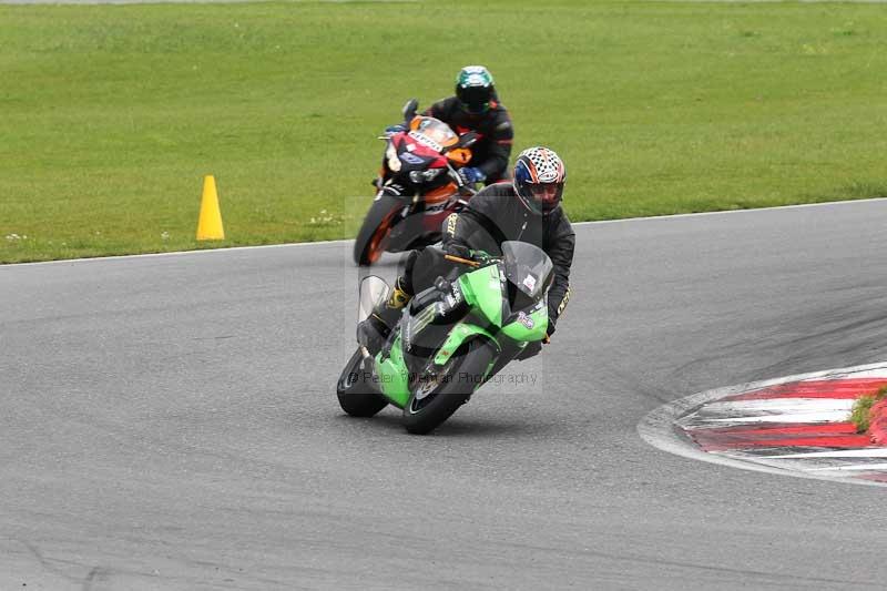 Motorcycle action photographs;Trackday digital images;event digital images;eventdigitalimages;no limits trackday;peter wileman photography;snetterton;snetterton circuit norfolk;snetterton photographs;trackday;trackday photos
