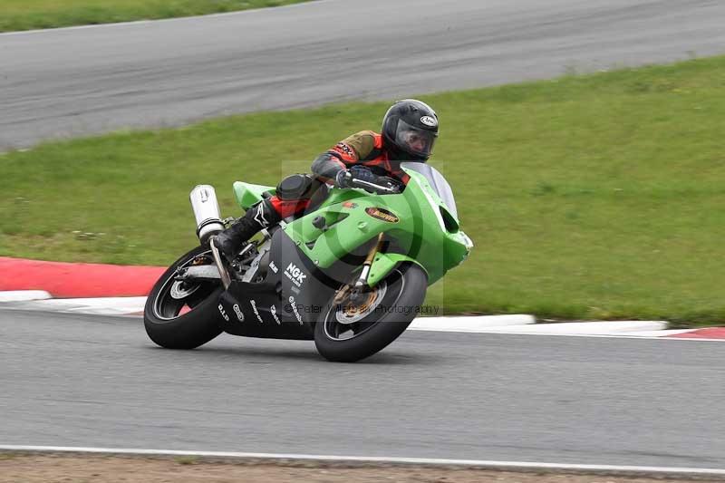 Motorcycle action photographs;Trackday digital images;event digital images;eventdigitalimages;no limits trackday;peter wileman photography;snetterton;snetterton circuit norfolk;snetterton photographs;trackday;trackday photos