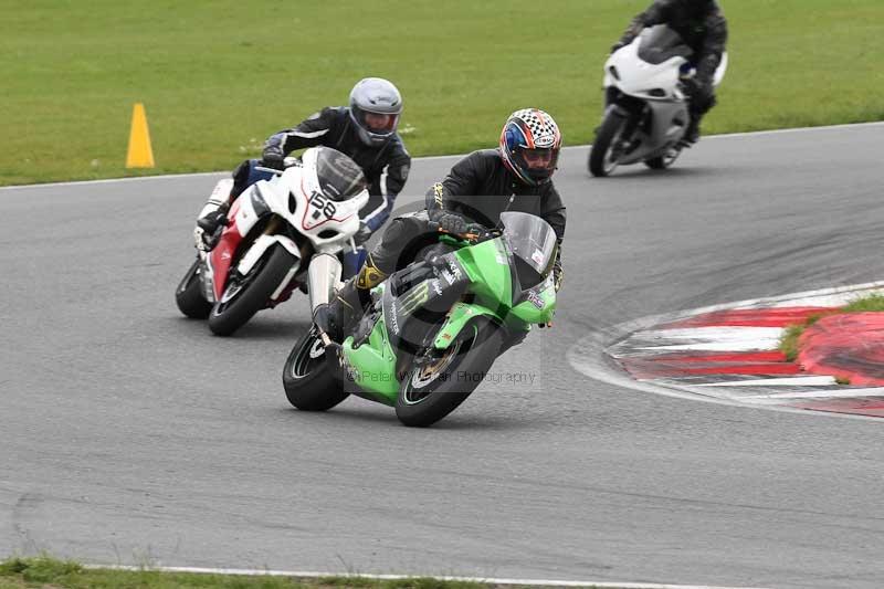 Motorcycle action photographs;Trackday digital images;event digital images;eventdigitalimages;no limits trackday;peter wileman photography;snetterton;snetterton circuit norfolk;snetterton photographs;trackday;trackday photos