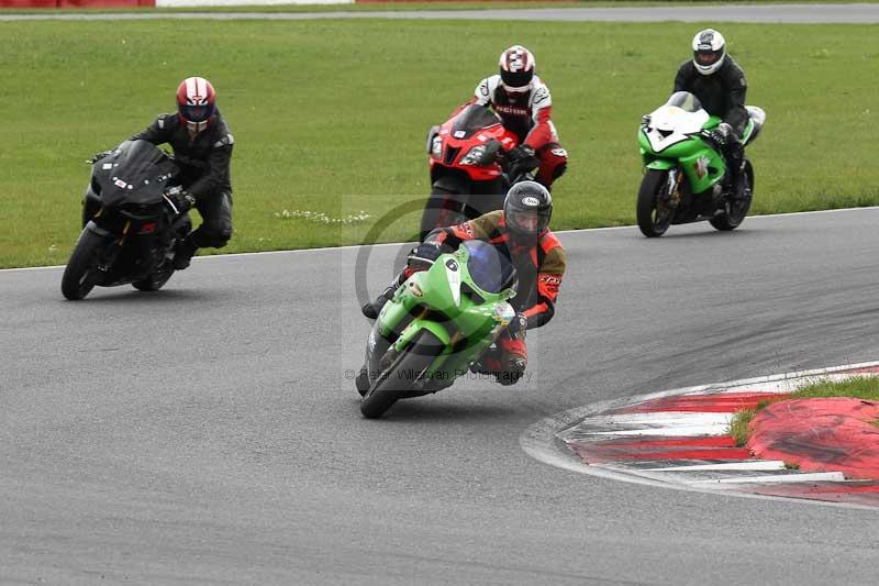 Motorcycle action photographs;Trackday digital images;event digital images;eventdigitalimages;no limits trackday;peter wileman photography;snetterton;snetterton circuit norfolk;snetterton photographs;trackday;trackday photos