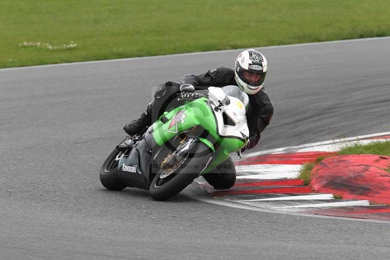Motorcycle action photographs;Trackday digital images;event digital images;eventdigitalimages;no limits trackday;peter wileman photography;snetterton;snetterton circuit norfolk;snetterton photographs;trackday;trackday photos