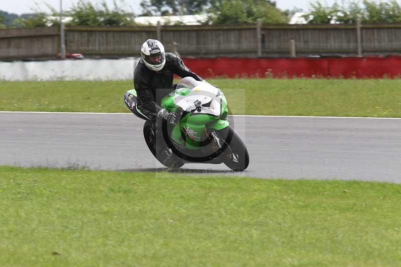 Motorcycle action photographs;Trackday digital images;event digital images;eventdigitalimages;no limits trackday;peter wileman photography;snetterton;snetterton circuit norfolk;snetterton photographs;trackday;trackday photos