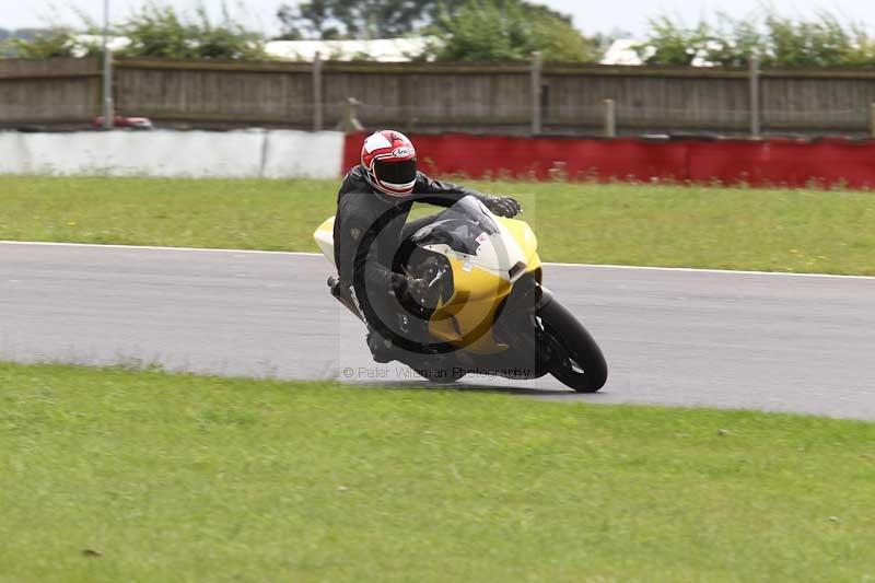 Motorcycle action photographs;Trackday digital images;event digital images;eventdigitalimages;no limits trackday;peter wileman photography;snetterton;snetterton circuit norfolk;snetterton photographs;trackday;trackday photos