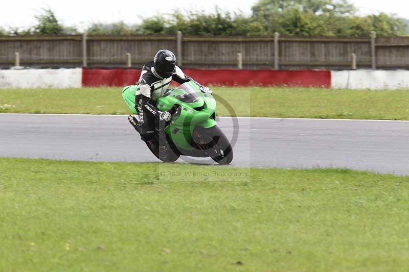 Motorcycle action photographs;Trackday digital images;event digital images;eventdigitalimages;no limits trackday;peter wileman photography;snetterton;snetterton circuit norfolk;snetterton photographs;trackday;trackday photos