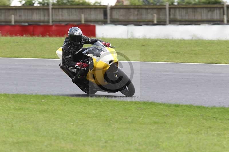 Motorcycle action photographs;Trackday digital images;event digital images;eventdigitalimages;no limits trackday;peter wileman photography;snetterton;snetterton circuit norfolk;snetterton photographs;trackday;trackday photos