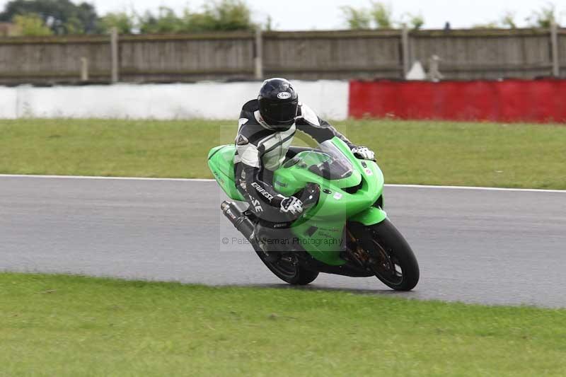 Motorcycle action photographs;Trackday digital images;event digital images;eventdigitalimages;no limits trackday;peter wileman photography;snetterton;snetterton circuit norfolk;snetterton photographs;trackday;trackday photos