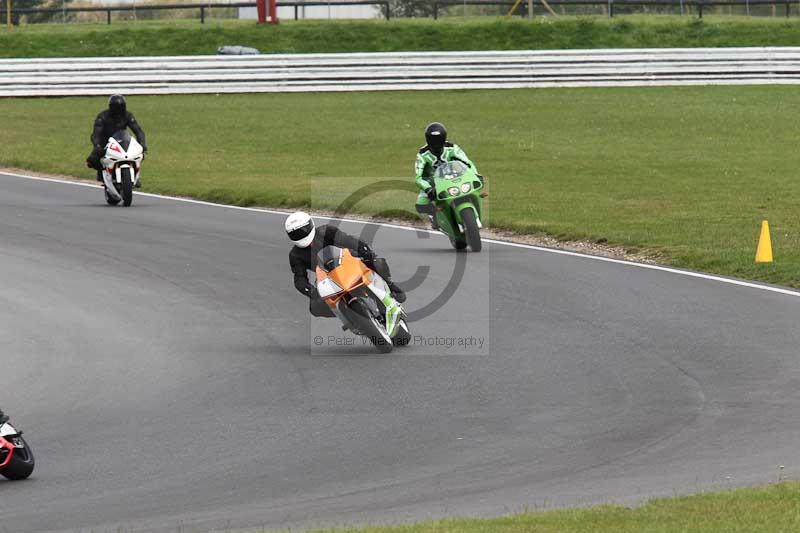 Motorcycle action photographs;Trackday digital images;event digital images;eventdigitalimages;no limits trackday;peter wileman photography;snetterton;snetterton circuit norfolk;snetterton photographs;trackday;trackday photos