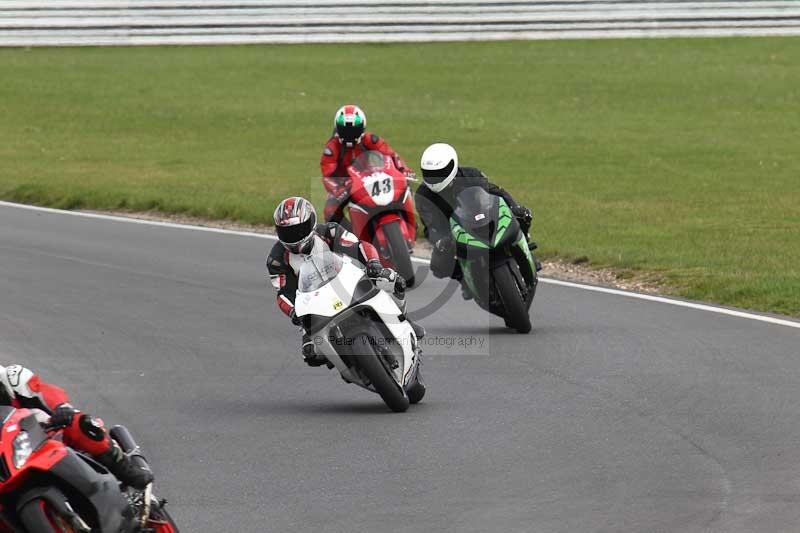 Motorcycle action photographs;Trackday digital images;event digital images;eventdigitalimages;no limits trackday;peter wileman photography;snetterton;snetterton circuit norfolk;snetterton photographs;trackday;trackday photos