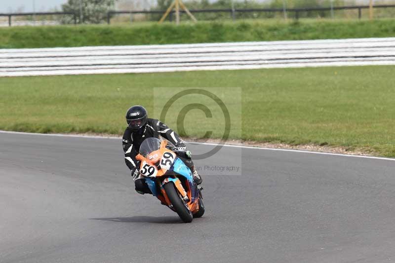 Motorcycle action photographs;Trackday digital images;event digital images;eventdigitalimages;no limits trackday;peter wileman photography;snetterton;snetterton circuit norfolk;snetterton photographs;trackday;trackday photos