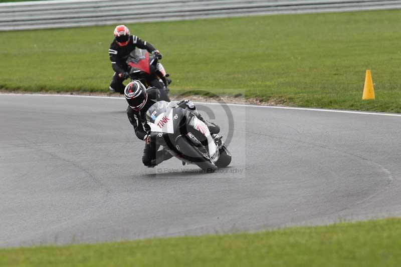 Motorcycle action photographs;Trackday digital images;event digital images;eventdigitalimages;no limits trackday;peter wileman photography;snetterton;snetterton circuit norfolk;snetterton photographs;trackday;trackday photos