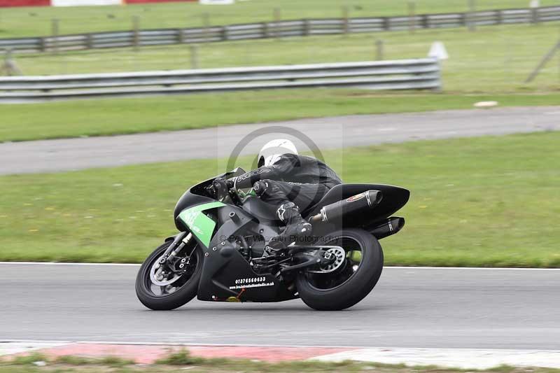Motorcycle action photographs;Trackday digital images;event digital images;eventdigitalimages;no limits trackday;peter wileman photography;snetterton;snetterton circuit norfolk;snetterton photographs;trackday;trackday photos