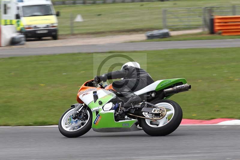 Motorcycle action photographs;Trackday digital images;event digital images;eventdigitalimages;no limits trackday;peter wileman photography;snetterton;snetterton circuit norfolk;snetterton photographs;trackday;trackday photos