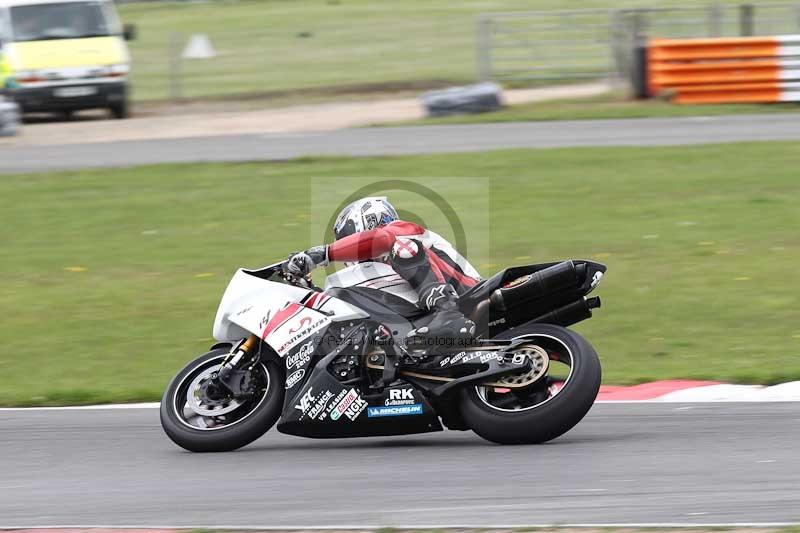 Motorcycle action photographs;Trackday digital images;event digital images;eventdigitalimages;no limits trackday;peter wileman photography;snetterton;snetterton circuit norfolk;snetterton photographs;trackday;trackday photos