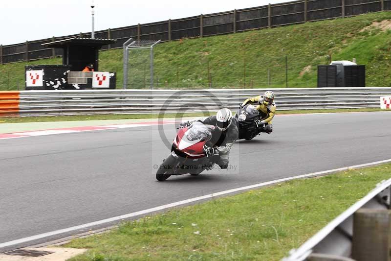 Motorcycle action photographs;Trackday digital images;event digital images;eventdigitalimages;no limits trackday;peter wileman photography;snetterton;snetterton circuit norfolk;snetterton photographs;trackday;trackday photos