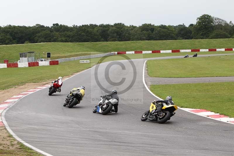 Motorcycle action photographs;Trackday digital images;event digital images;eventdigitalimages;no limits trackday;peter wileman photography;snetterton;snetterton circuit norfolk;snetterton photographs;trackday;trackday photos
