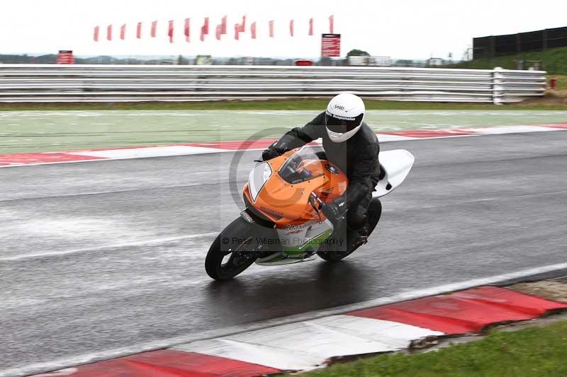 Motorcycle action photographs;Trackday digital images;event digital images;eventdigitalimages;no limits trackday;peter wileman photography;snetterton;snetterton circuit norfolk;snetterton photographs;trackday;trackday photos