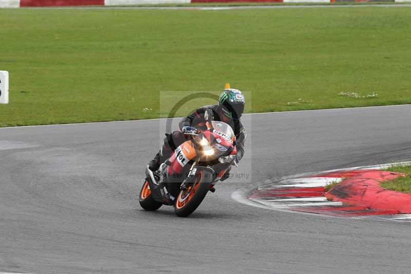 Motorcycle action photographs;Trackday digital images;event digital images;eventdigitalimages;no limits trackday;peter wileman photography;snetterton;snetterton circuit norfolk;snetterton photographs;trackday;trackday photos